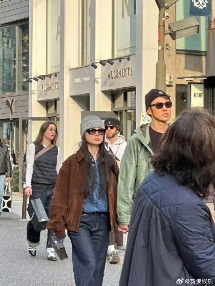阮经天与小20岁女友同游被偶遇，经纪人回应：感谢关心，不便回应，敬请见谅