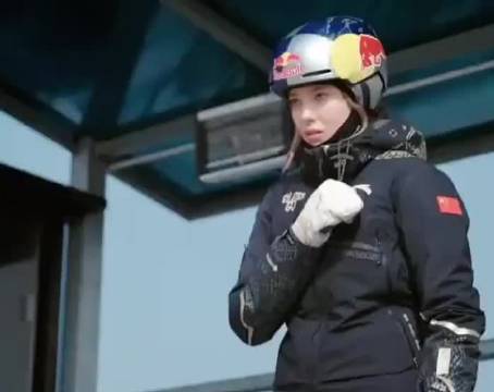 谷爱凌挑战陡峭大跳台，妈妈惊呼太陡