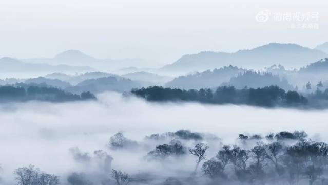 晨雾漫徽州如水墨画卷，成毅歌声伴山水灵气