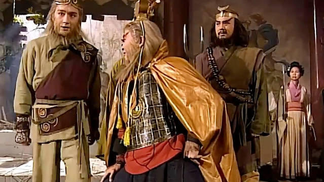 西游记2:通臂猿猴逼着八戒打的悟空法力尽失，让人看了甚是心疼.