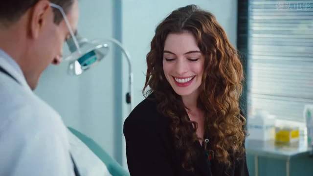 那时候的安妮海瑟薇的颜值简直就是公主，星际穿越里面像中年妇女