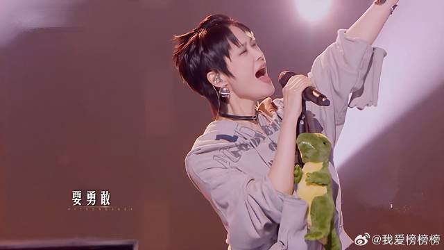 李宇春携手乐队演绎歌曲，结尾童声太惊艳，汪苏泷都被感动