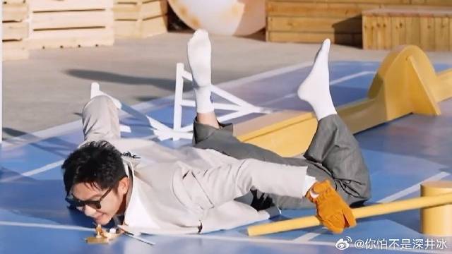 李晨被队友“坑”惨了，加速跑直接摔出画面，笑喷了！