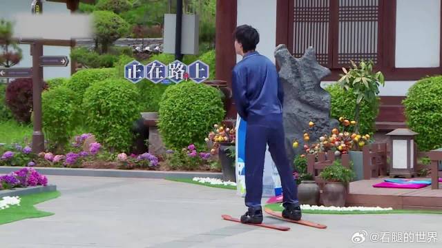 baby穿轮滑鞋出场，全场只有李晨去迎接，还得是老跑男