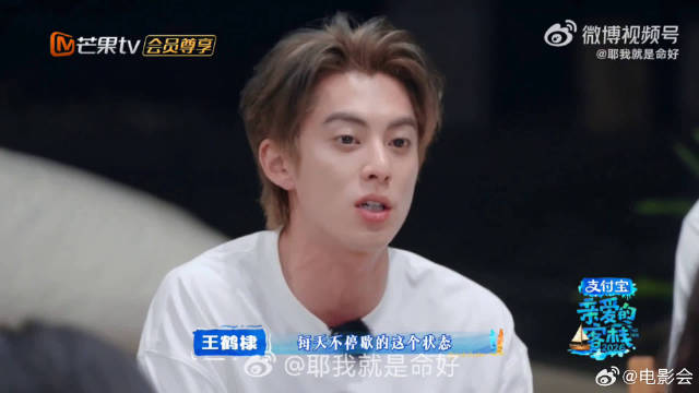 王鹤棣的提问很真实，秦岚的回答更真实，坦诚又大方