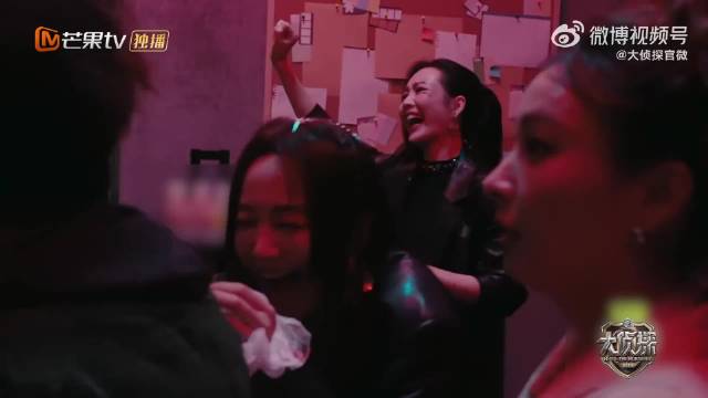 大张伟魔性舞步引爆大侦探收官，抽象表演引热议