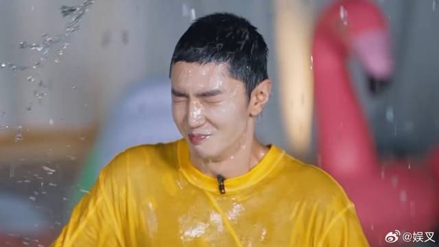 陈哲远被跑男做局了！ 假发都被泼掉，真的笑岔气了