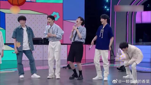 何炅调侃时长被周深聊天占了，周深更逗，直呼后期可以剪