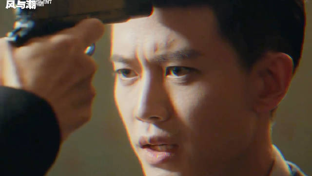 任嘉伦饰何贤痛骂日寇泽荣作，斥其自取灭亡