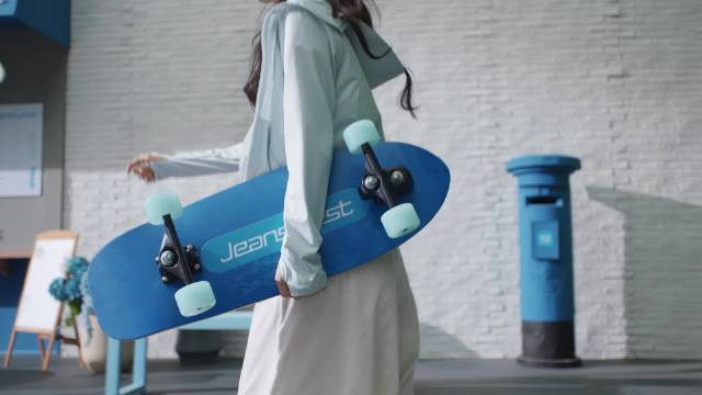 章若楠独特气质定义真时尚