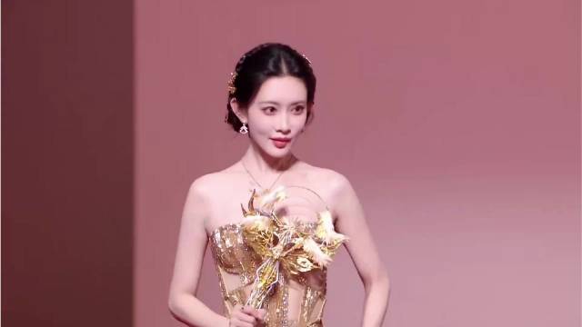 孟子义公主待遇，竟然能二次走红毯，连导演都宠着她丨星光大赏