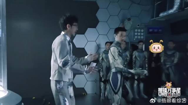 不愧是男团出身，同样是学跳舞，周柯宇速度太惊人