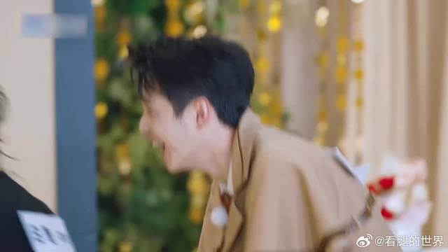 沙溢丞磊演霸总短剧，沙哥这一脚跺在了笑点上，太逗了