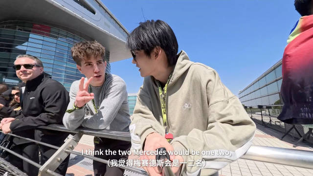 重温这段英文social，小哥哥就是这么松弛