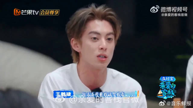 秦岚王鹤棣饭桌斗嘴显爱意，姐姐辛苦弟弟心疼