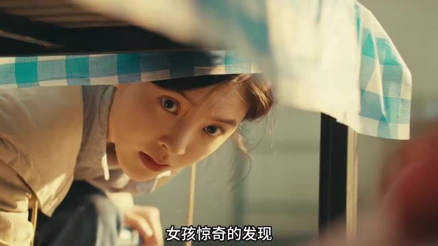 女孩惊讶地发现女房东的指甲竟然长反了