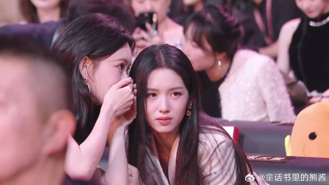 不愧是内娱关系最好的闺蜜，孟子义周也见面就聊八卦，叭叭就是聊