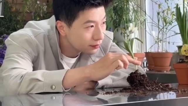 马龙展示美术才艺，随手一画惊艳众人