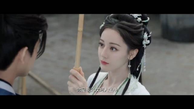 迪丽热巴两部新剧《白日提灯》《虽然不能》热度领跑