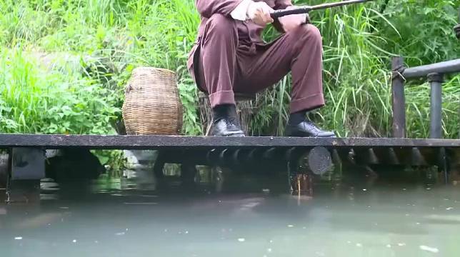 兵团：卧底背后全是狙击手，战士潜入水底交接情报，真是太刺激了