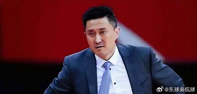 广东宏远主教练杜锋的用人策略在本场比赛后引发了哪些争议？