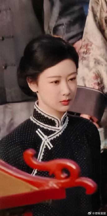 杨紫这次旗袍盘发造型的哪些细节最受观众和网友好评？