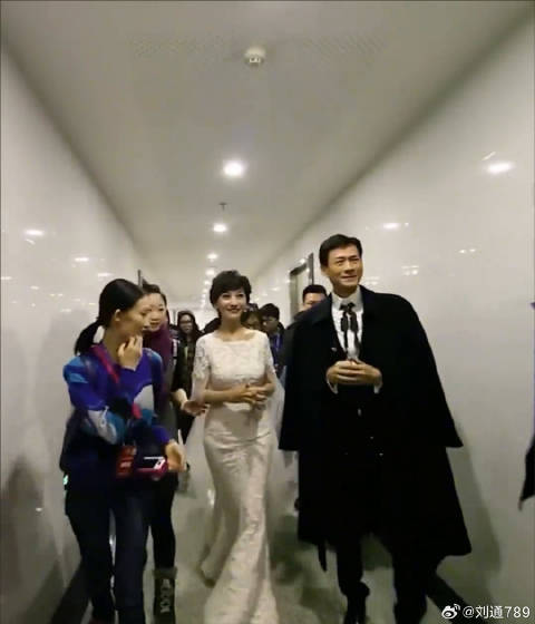 郑少秋赵雅芝七旬同框气质出众