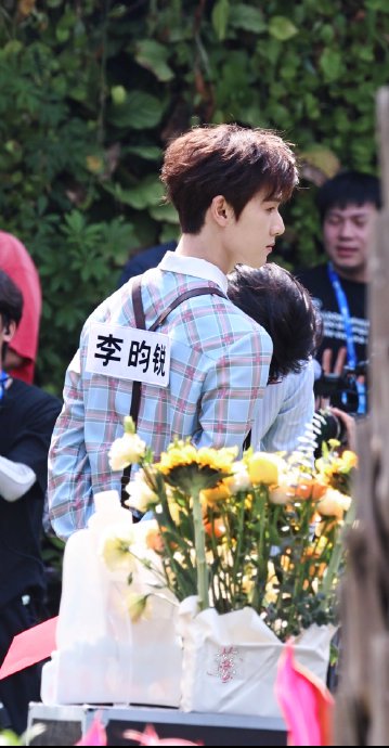 《奔跑吧》路透：孟子义迷糊上错车，李昀锐紧随其后引热议