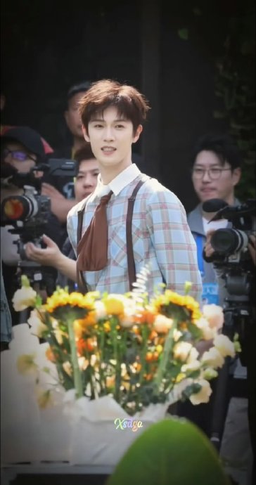 《奔跑吧》新季路透：孟子义李昀锐民国情侣装引热议，CP粉狂刷'昀牵孟绕'