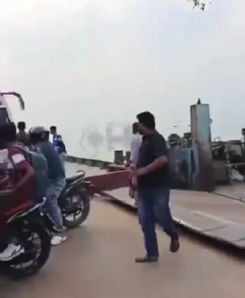 孟加拉国客车坠河致35人失踪2人遇难，搜救持续