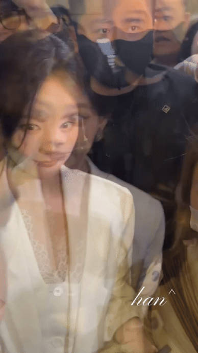 为什么李一桐被挤懵的事件反而让她口碑大涨？