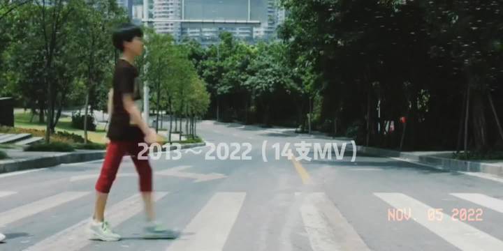 哈哈哈哈王俊凯当年把粉丝信里的TFboys都改成了TFBOYS，要大写，祖训记住了