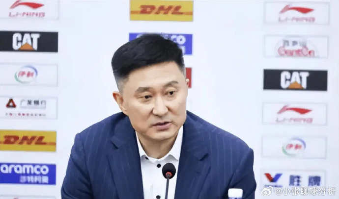 主教练杜锋在赛后发布会上为什么生气反问记者？