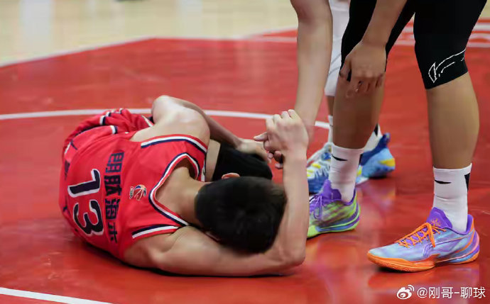 郭艾伦术后仅一周就开练！眼部重伤后膝伤，32岁老将誓要再站起来