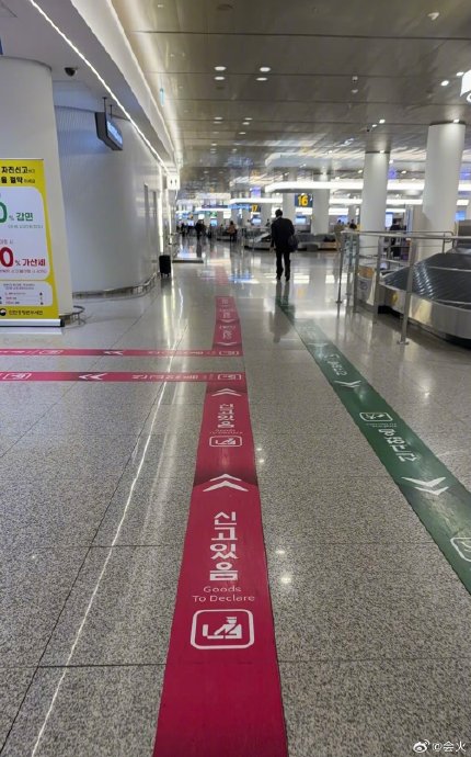 侯明昊2026年3月26日在韩国仁川机场被偶遇的具体情形是怎样的？