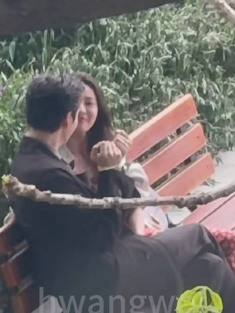 陈伟霆钟楚曦新剧拍摄现场曝光亲密戏份