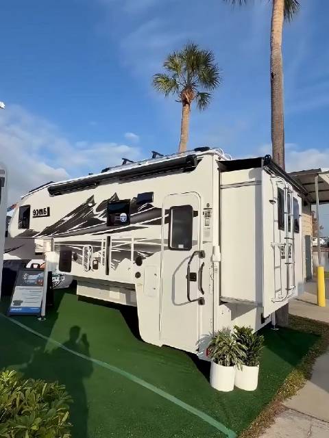 有谁认识这是什么房车吗