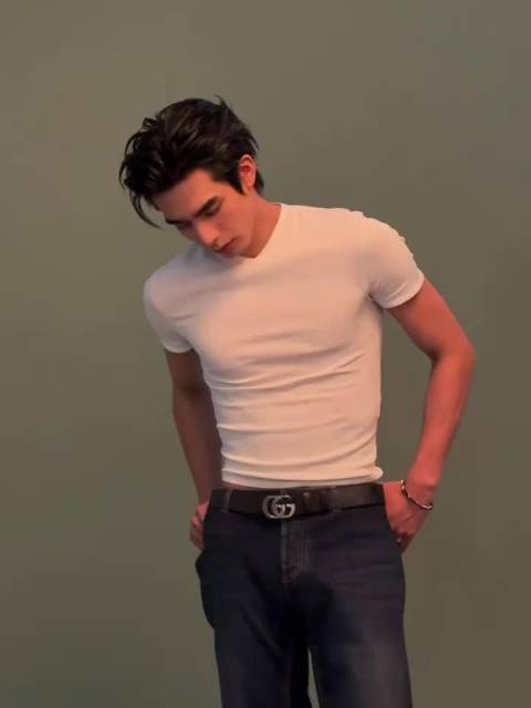 宋威龙不会吧你是天才吗？帅成这样 你知道自己很有性张力吗