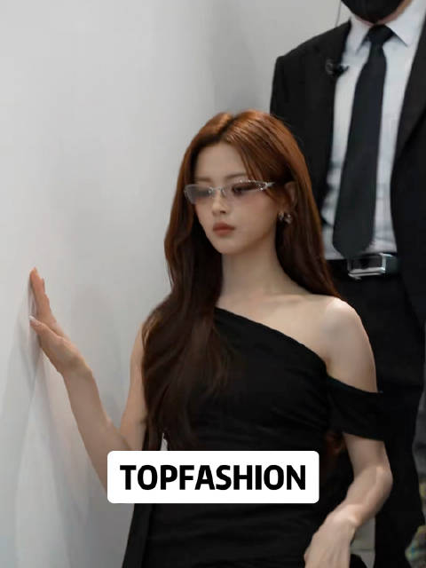 杨超越亮相Vera Wang活动演绎浪漫公主风