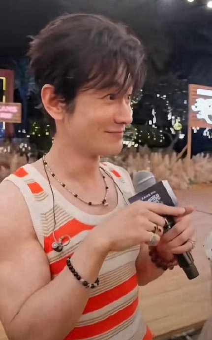 黄晓明提到的健身小分队，具体是哪些成员？