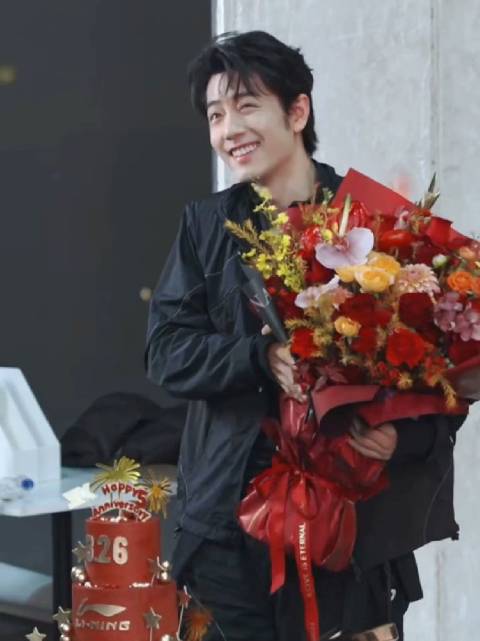 哈哈被礼花吓到的小赞赞