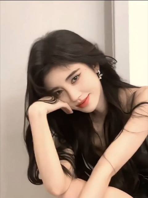 鞠婧祎事业表现亮眼获赞内娱模范艺人