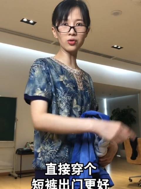 papi酱回忆妈妈嘲讽往事，自曝曾考38分