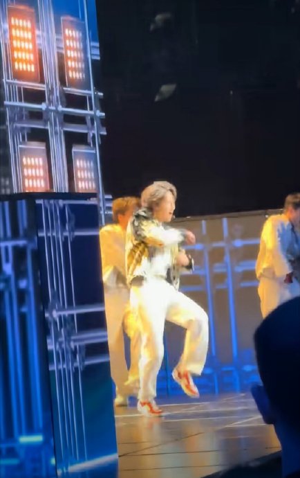 王一博最新的舞蹈舞台具体是在什么场合表演的？