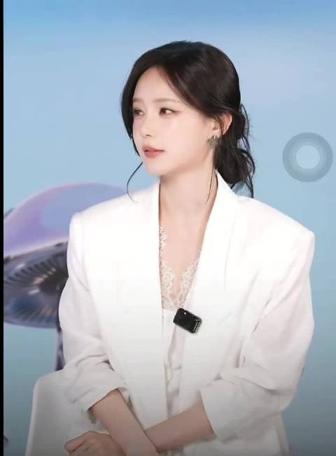 李一桐就医不忘提醒粉丝注意健康