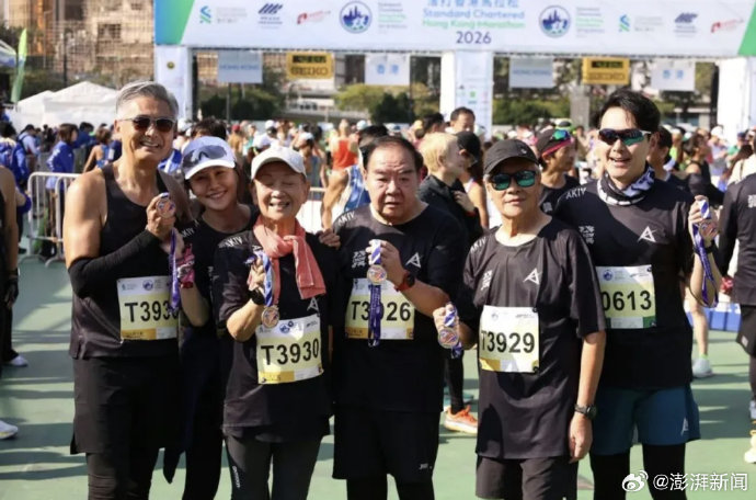 周润发如何帮助郑则仕减重并改善健康状况？