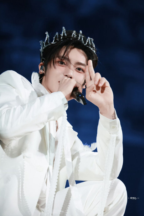 侯明昊粉丝对于他本次前往韩国的私人行程有何看法？