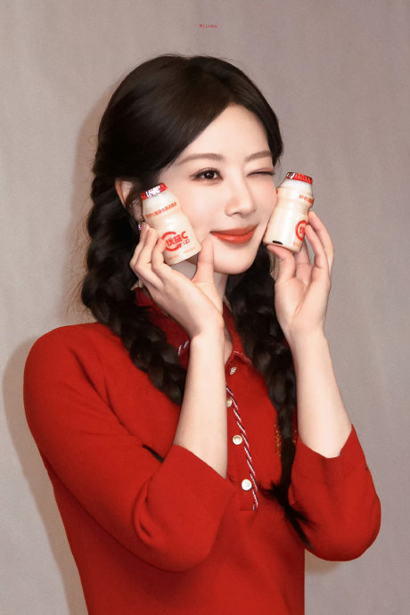 网友如何评价杨紫这次微醺后搀扶朋友的行为？