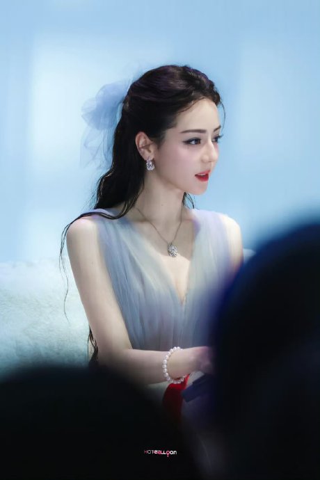 迪丽热巴的故事对同样身处迷茫期的年轻人有哪些启示和鼓励？