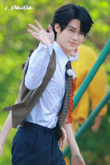 张真源在《奔跑吧》海口站的具体民国造型是什么样的？